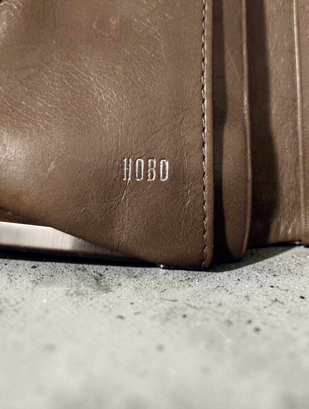 HOBO Lauren Vintage Kisslock Clutch Wallet In Olive Green - Picture 4 of 6